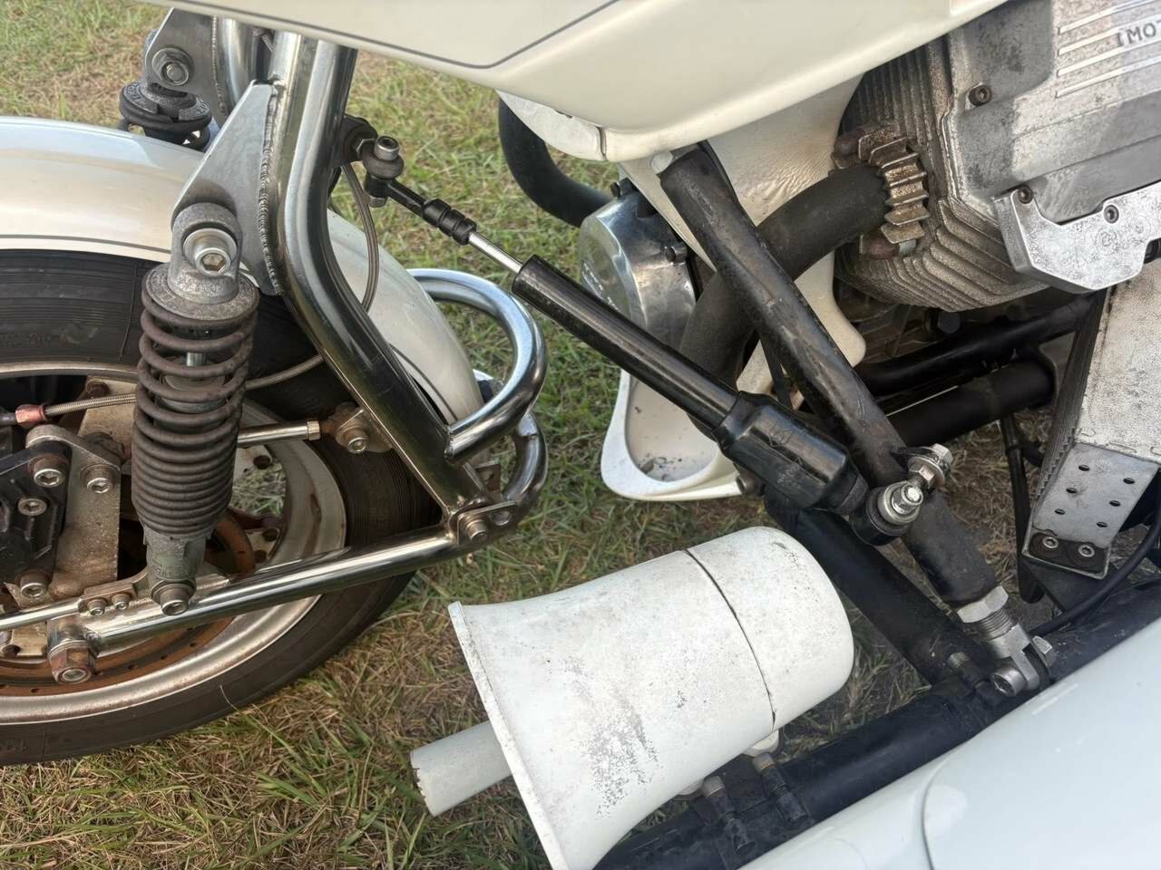 1988 MOTO GUZZI 1000 LE MANS SPORTS OUTFIT