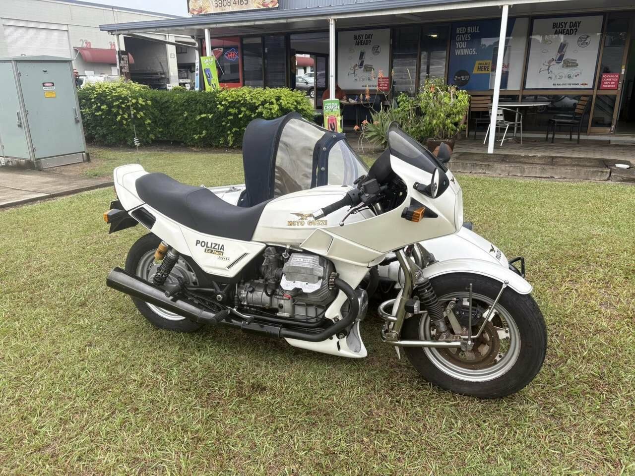 1988 MOTO GUZZI 1000 LE MANS SPORTS OUTFIT