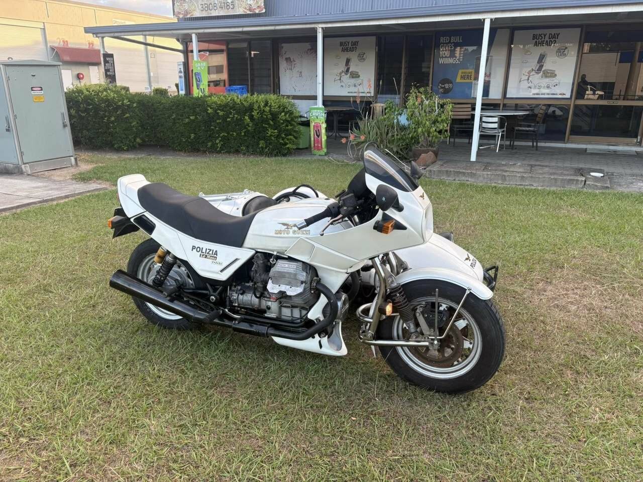 1988 MOTO GUZZI 1000 LE MANS SPORTS OUTFIT