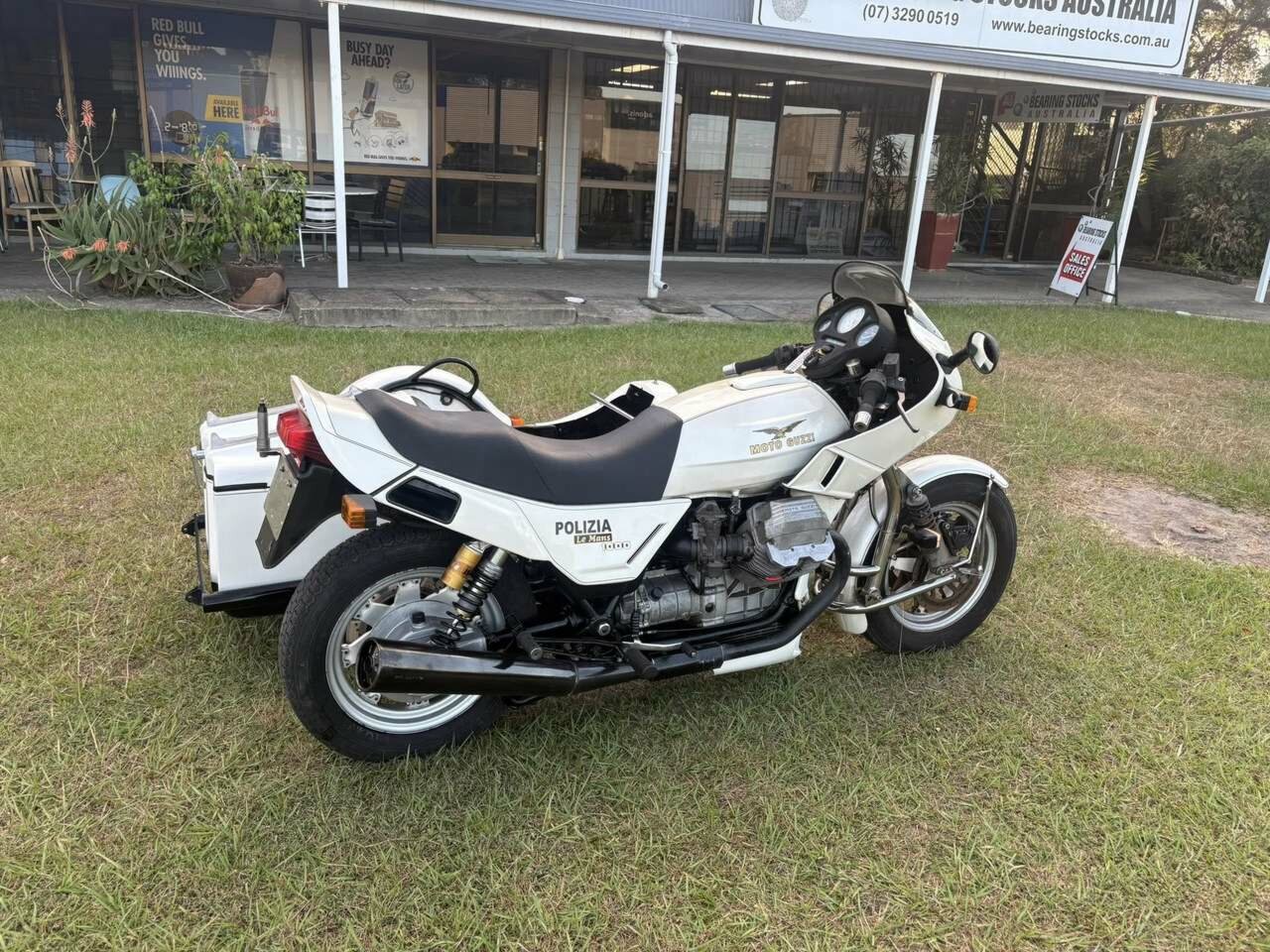 1988 MOTO GUZZI 1000 LE MANS SPORTS OUTFIT