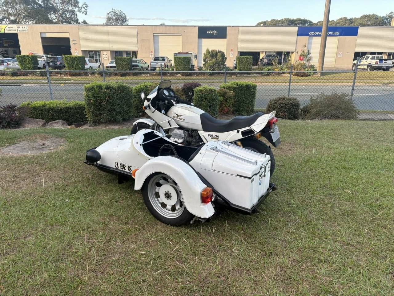 1988 MOTO GUZZI 1000 LE MANS SPORTS OUTFIT