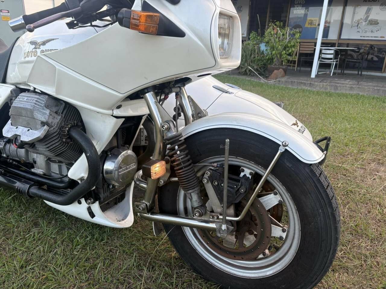 1988 MOTO GUZZI 1000 LE MANS SPORTS OUTFIT