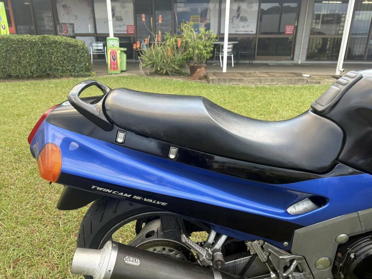 1990 KAWASAKI ZZ-R1100 (ZX1100) ROAD