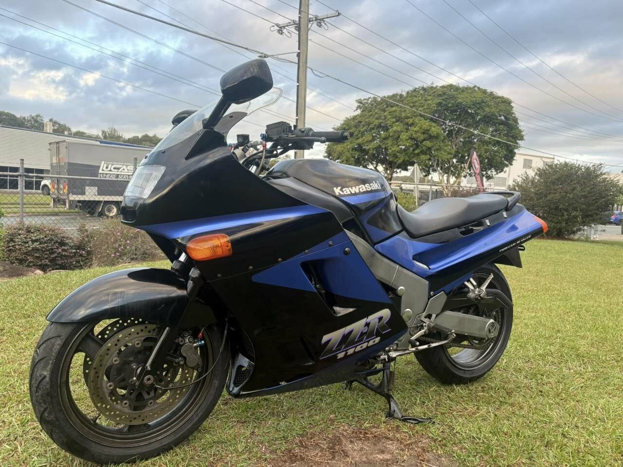 1990 KAWASAKI ZZ-R1100 (ZX1100) ROAD