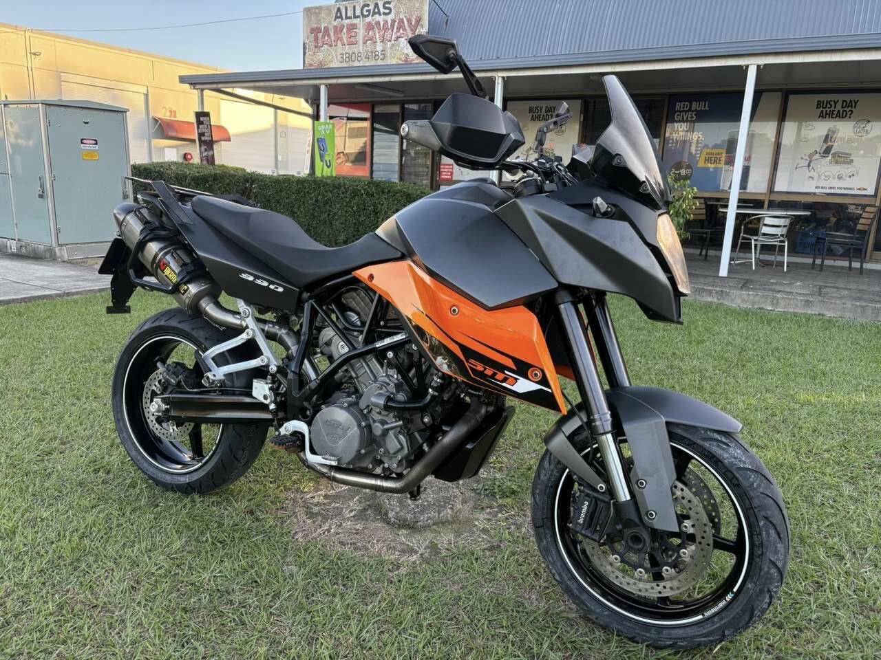 2009 KTM 990 SUPERMOTO T ROAD