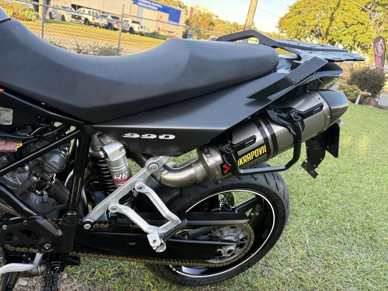 2009 KTM 990 SUPERMOTO T ROAD