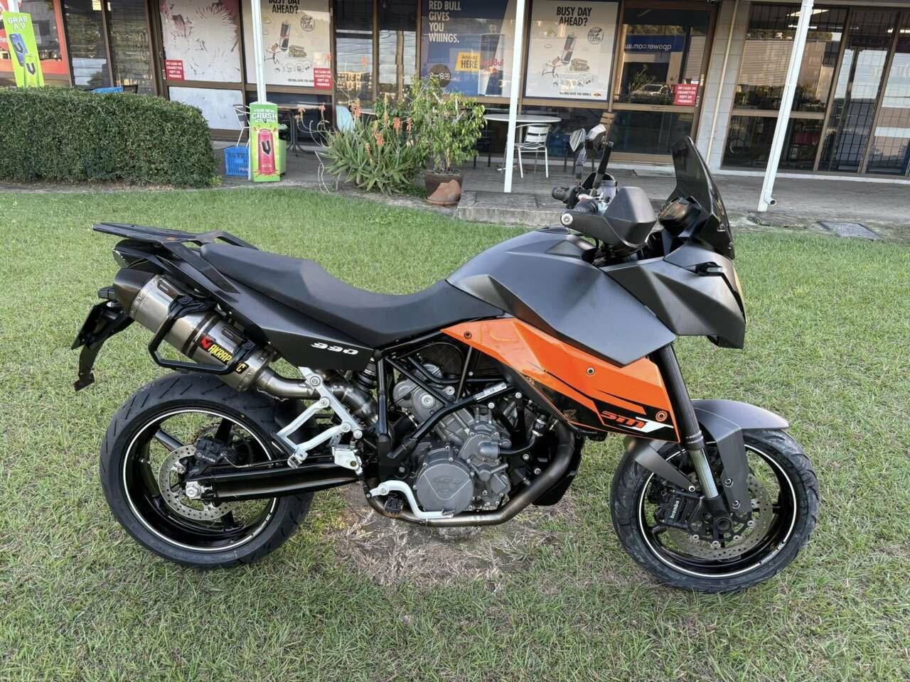 2009 KTM 990 SUPERMOTO T ROAD
