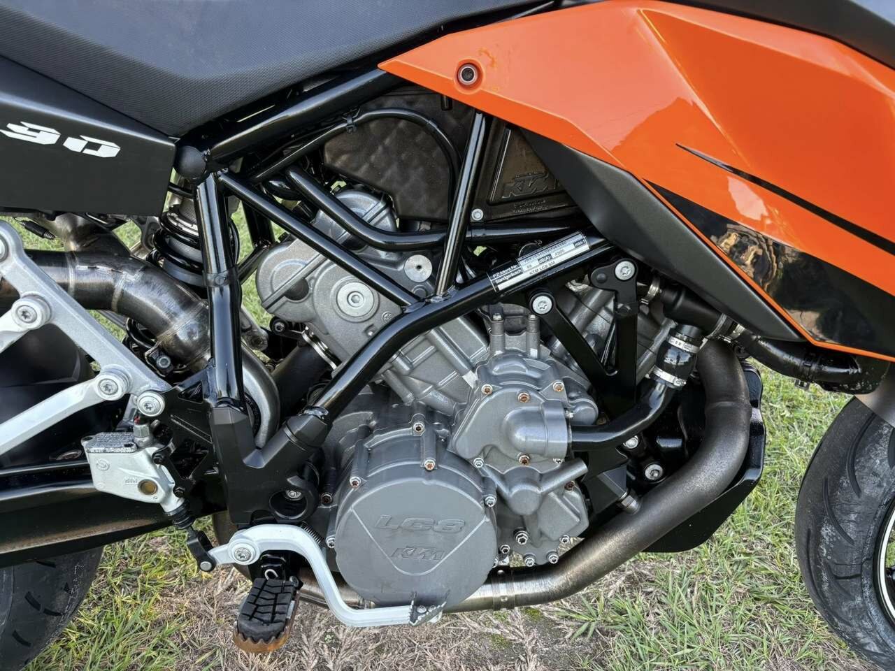 2009 KTM 990 SUPERMOTO T ROAD