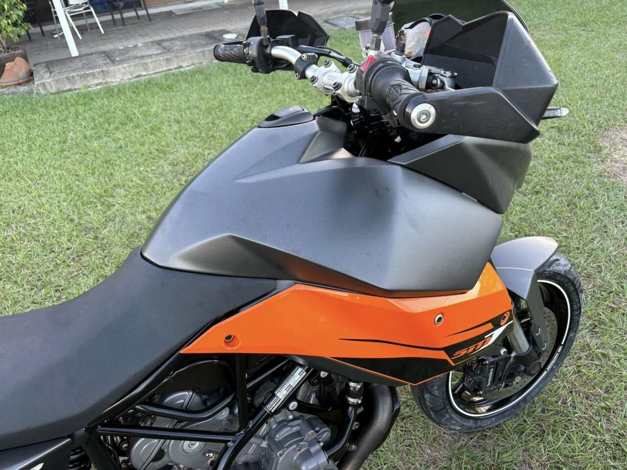 2009 KTM 990 SUPERMOTO T ROAD