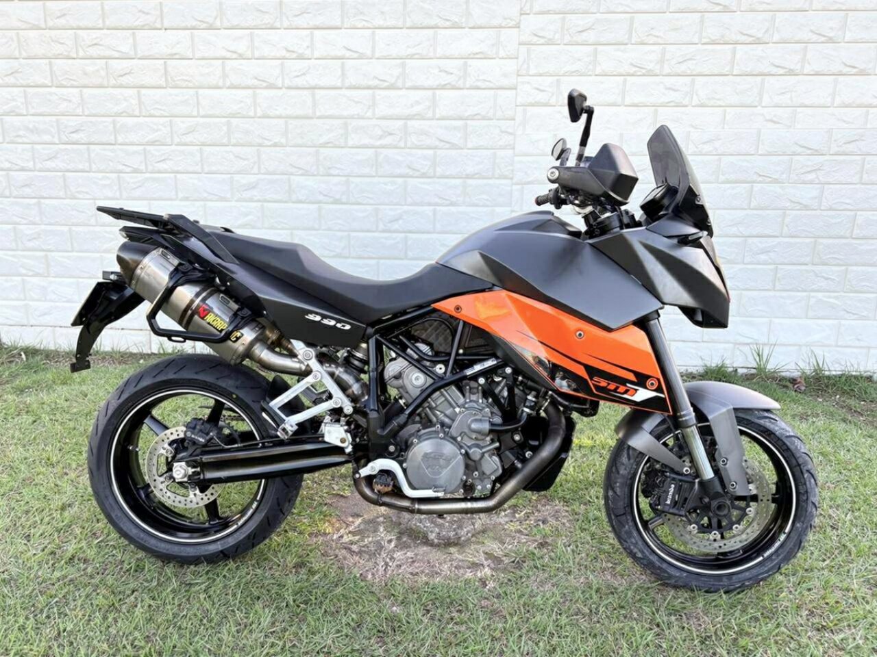 2009 KTM 990 SUPERMOTO T ROAD