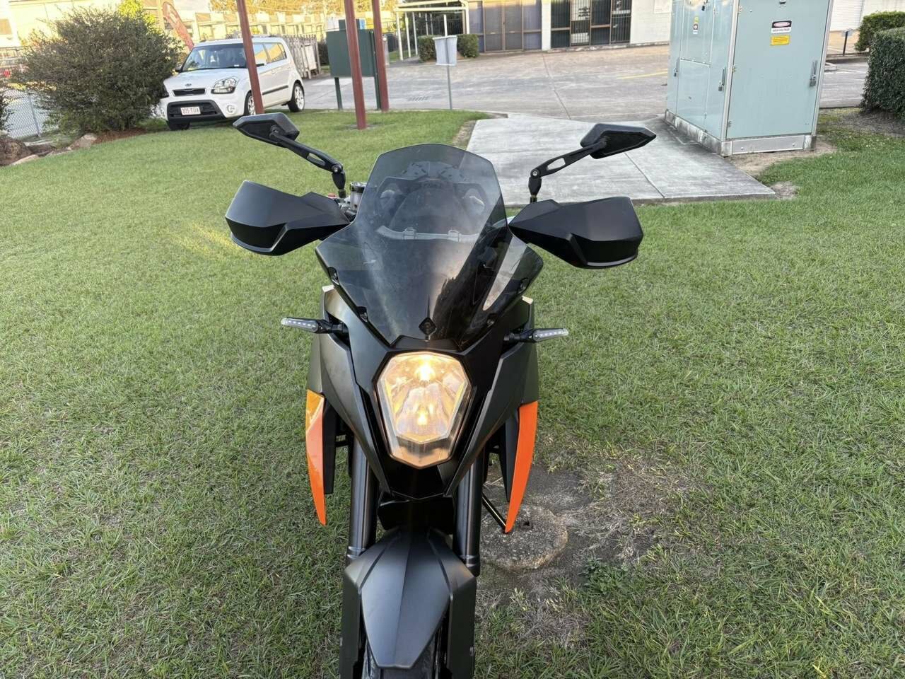 2009 KTM 990 SUPERMOTO T ROAD