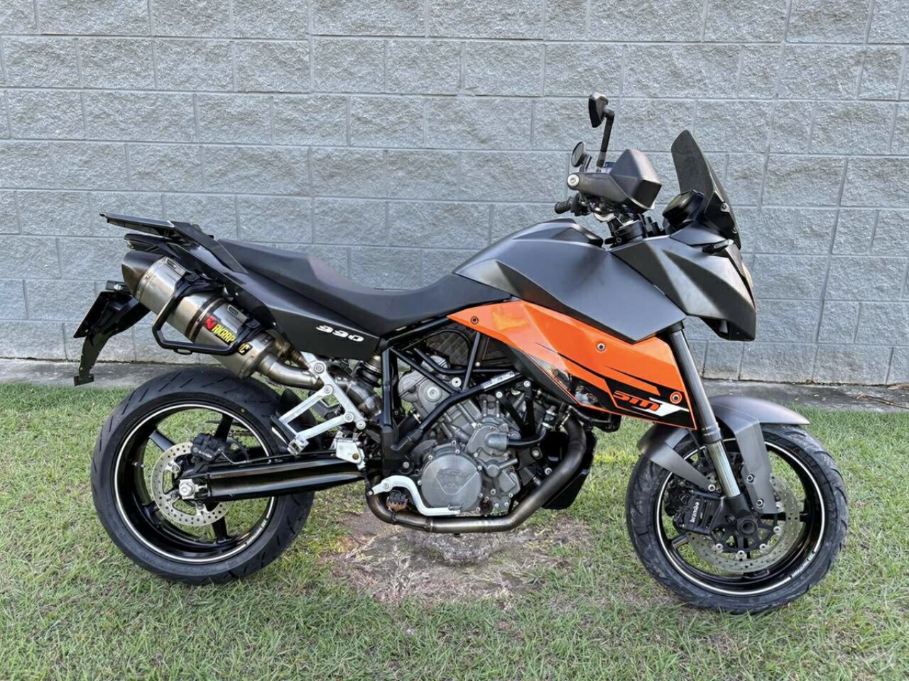 2009 KTM 990 SUPERMOTO T ROAD