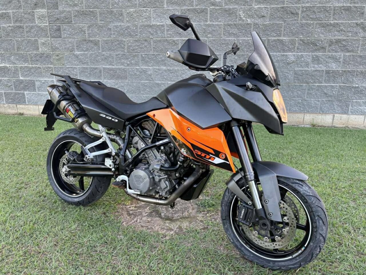 2009 KTM 990 SUPERMOTO T ROAD