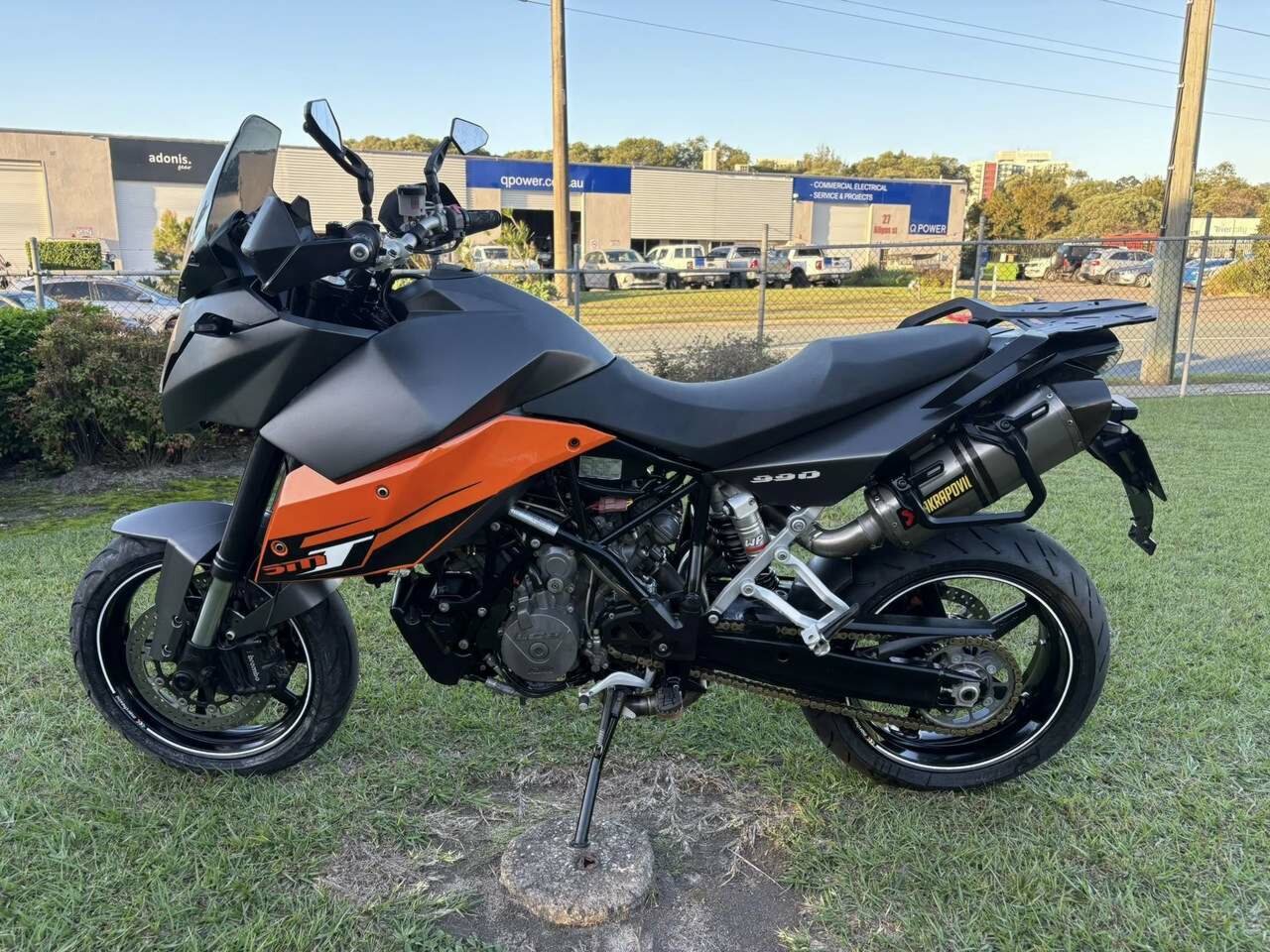 2009 KTM 990 SUPERMOTO T ROAD