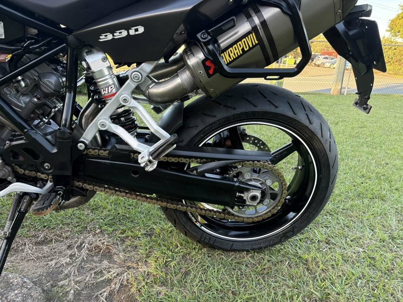 2009 KTM 990 SUPERMOTO T ROAD
