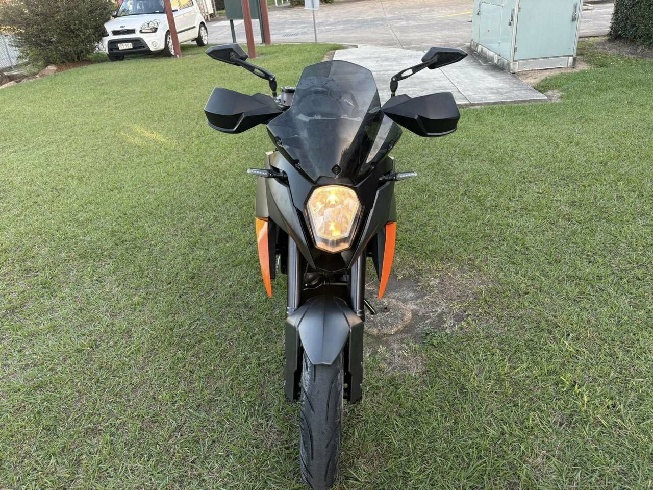 2009 KTM 990 SUPERMOTO T ROAD