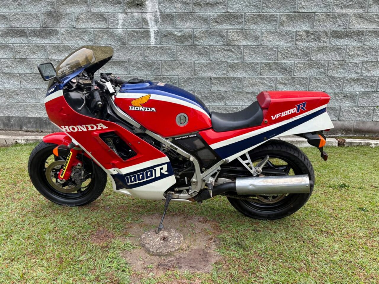1985 HONDA VF1000R ROAD