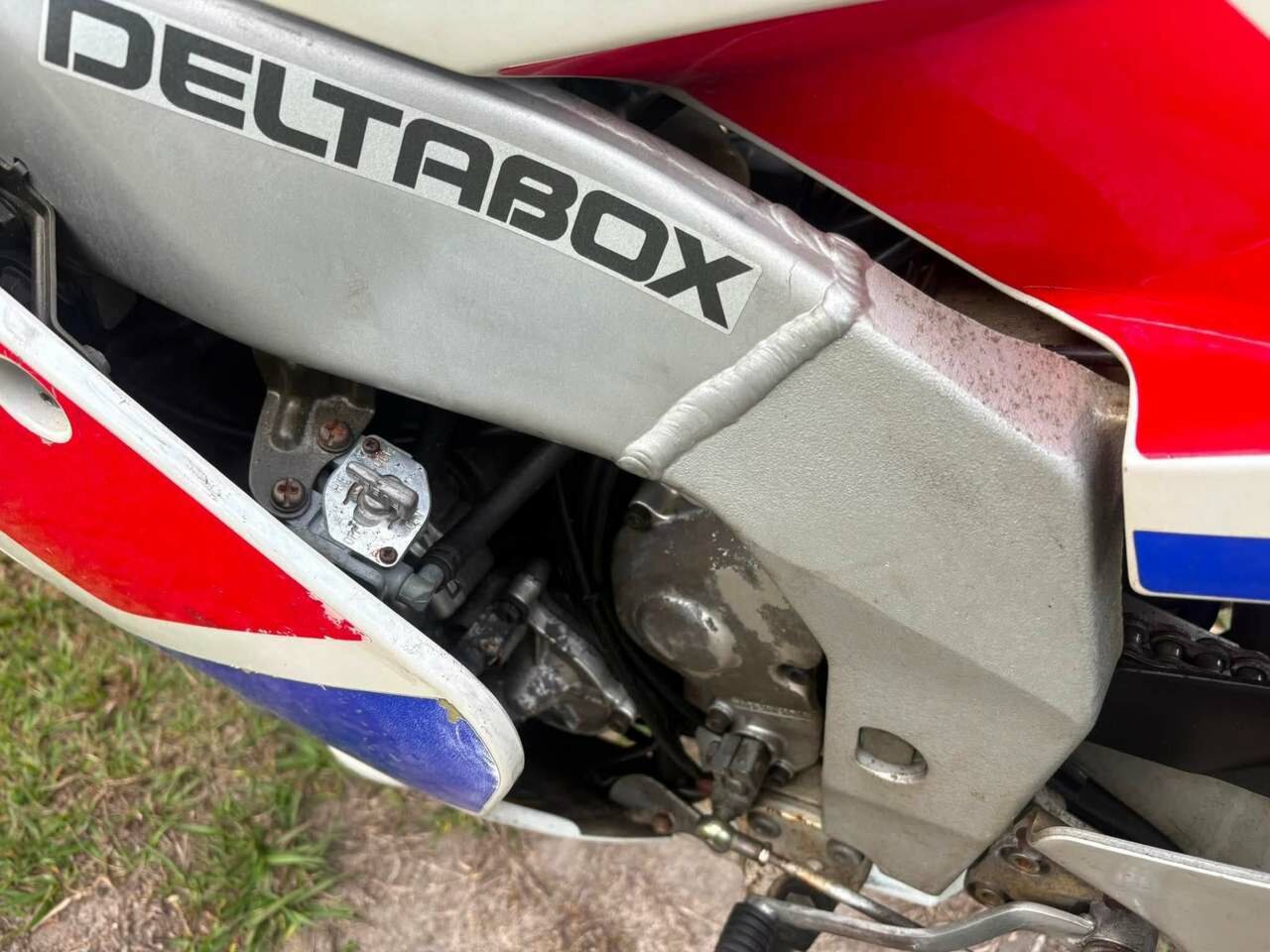 1989 YAMAHA FZR250R ROAD