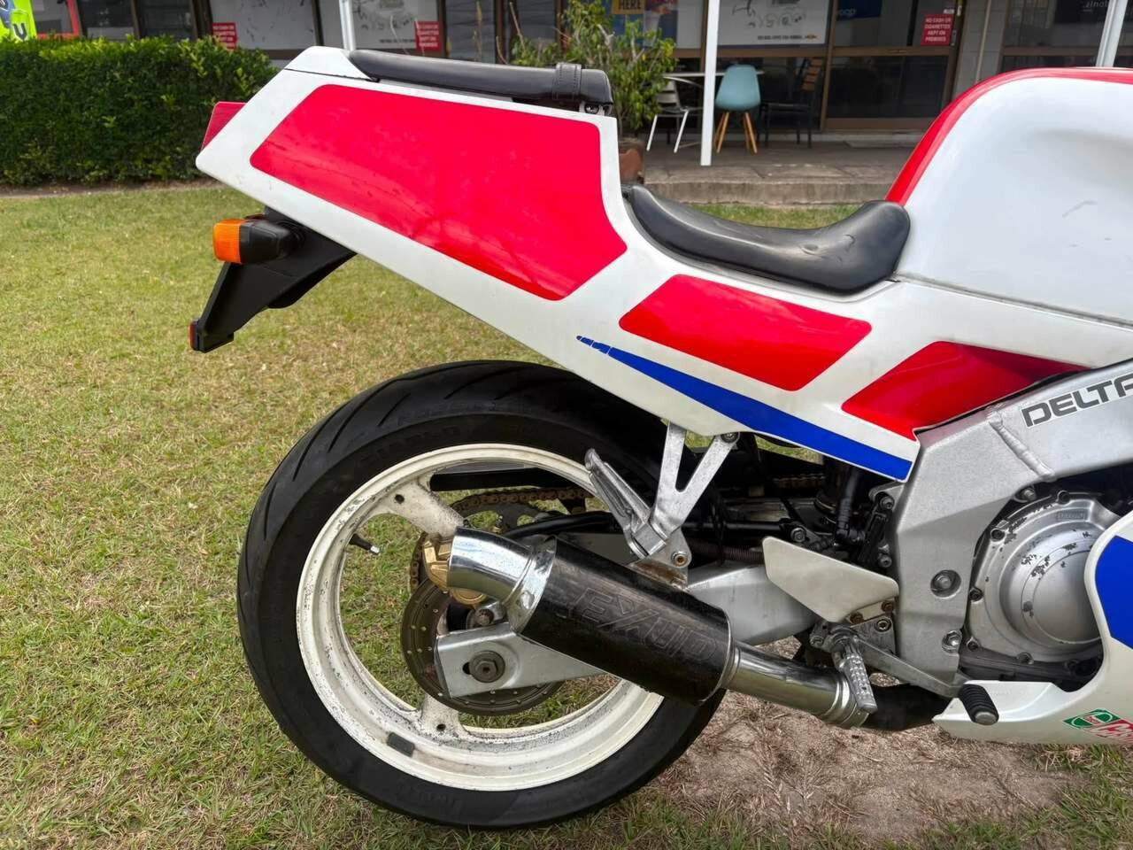 1989 YAMAHA FZR250R ROAD