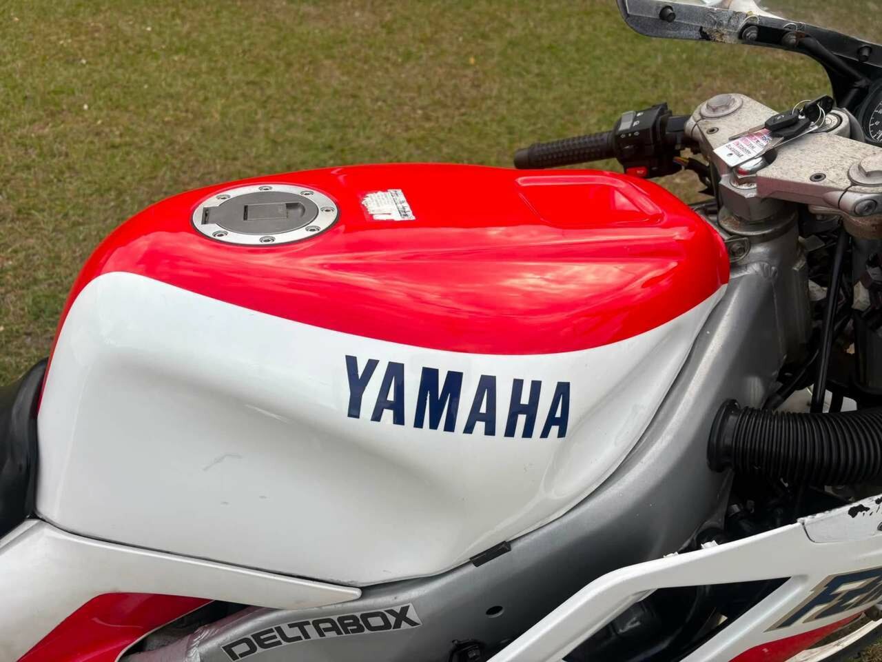 1989 YAMAHA FZR250R ROAD