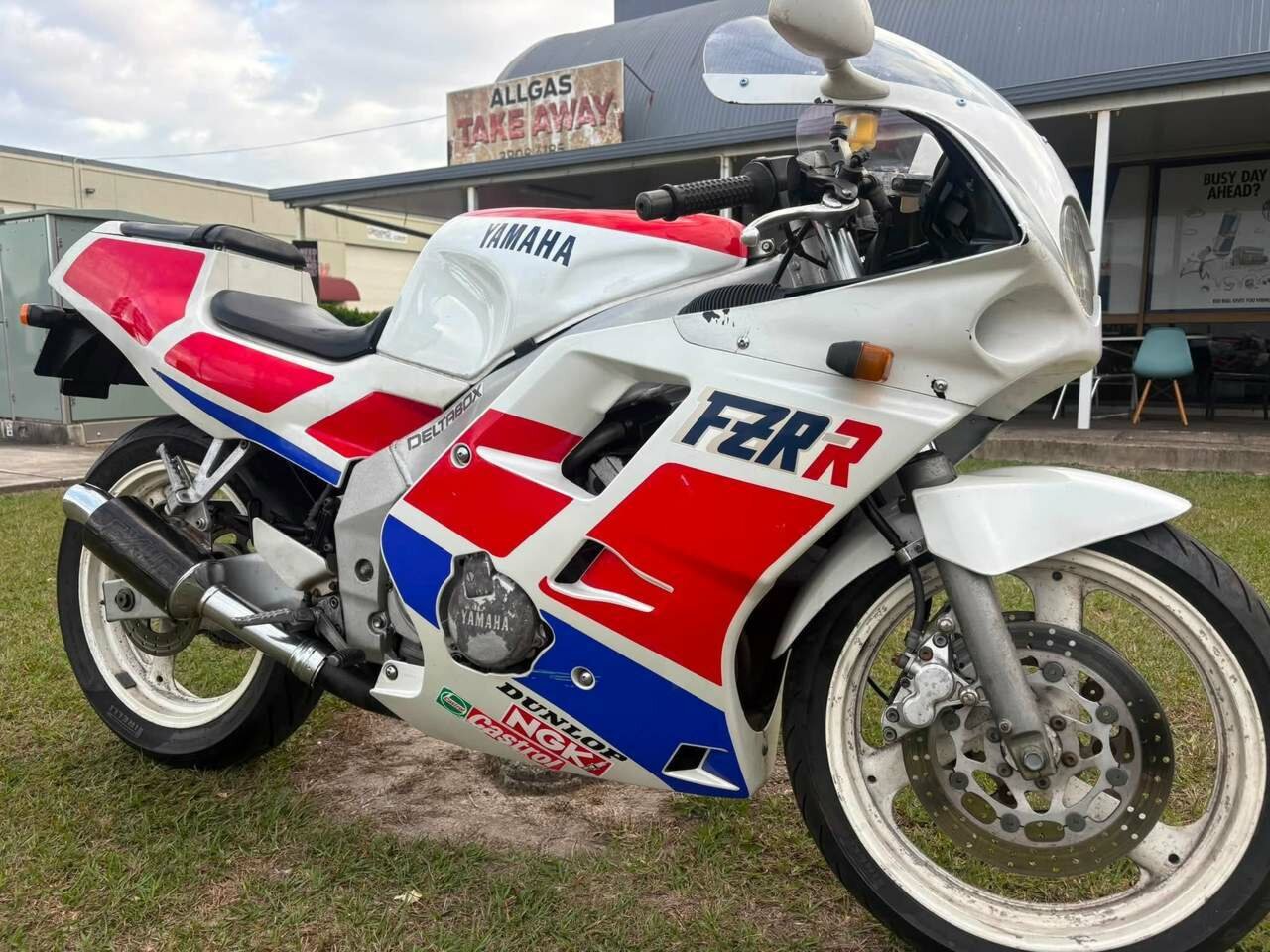 1989 YAMAHA FZR250R ROAD