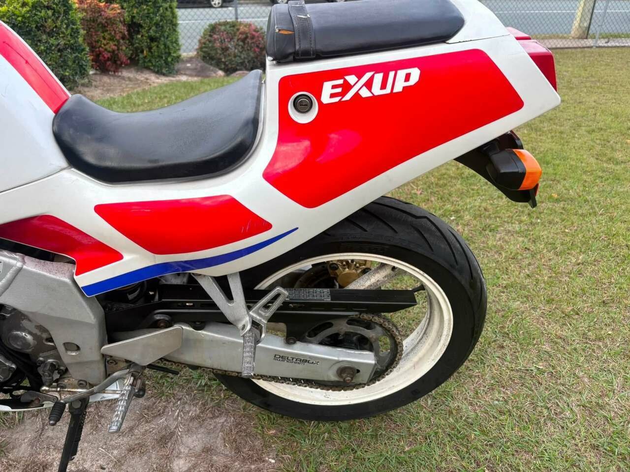 1989 YAMAHA FZR250R ROAD