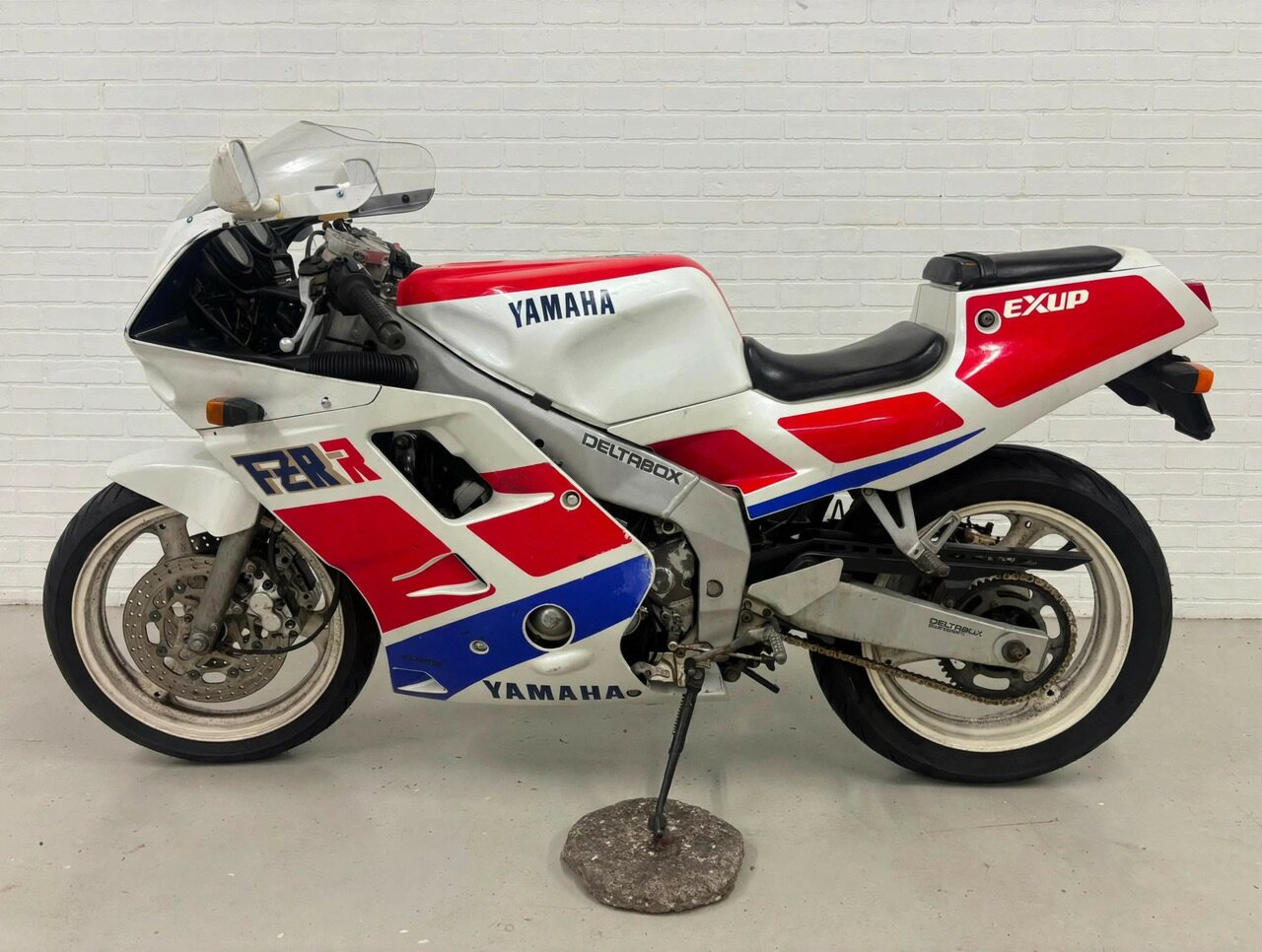 1989 YAMAHA FZR250R ROAD