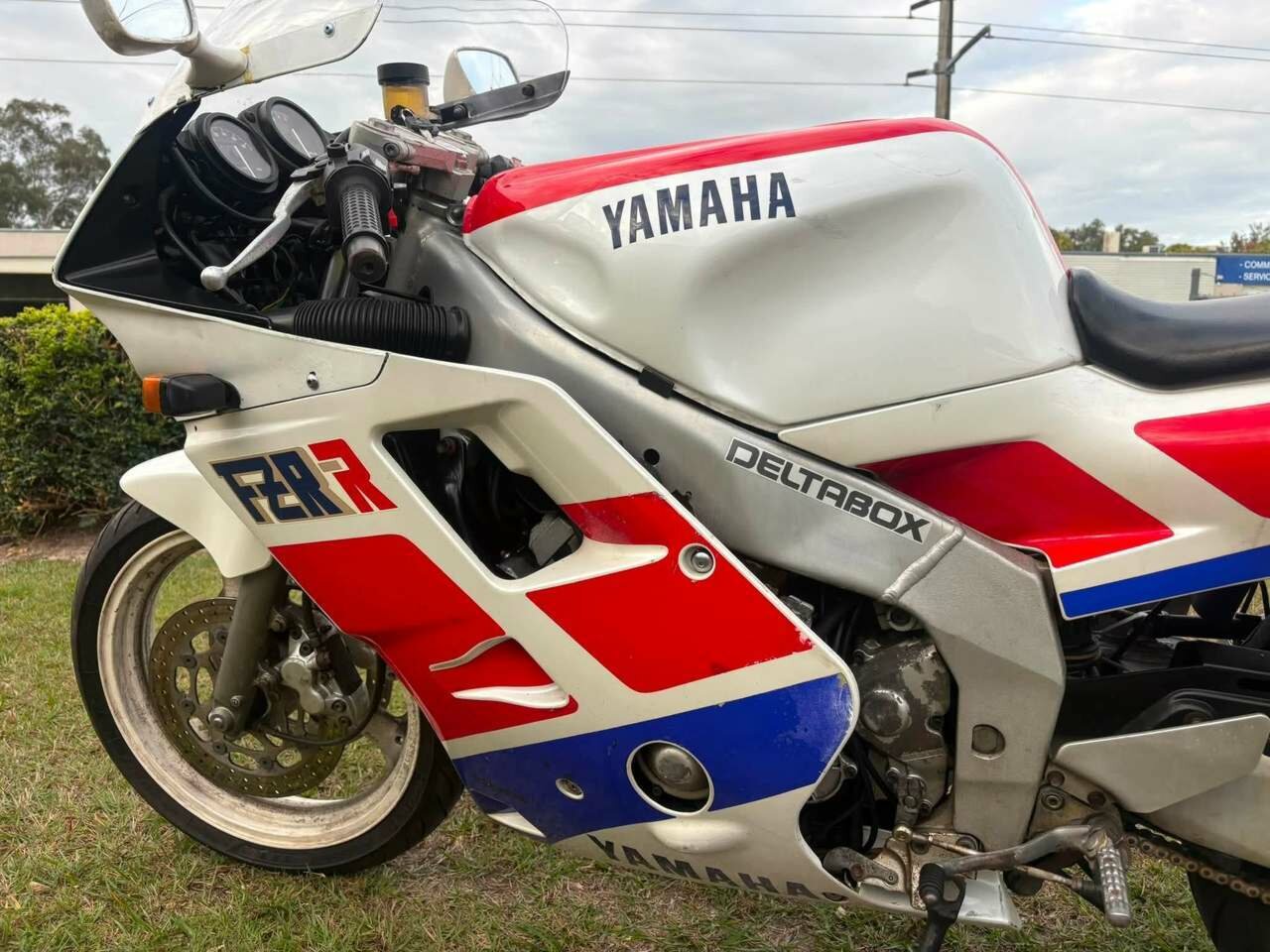 1989 YAMAHA FZR250R ROAD