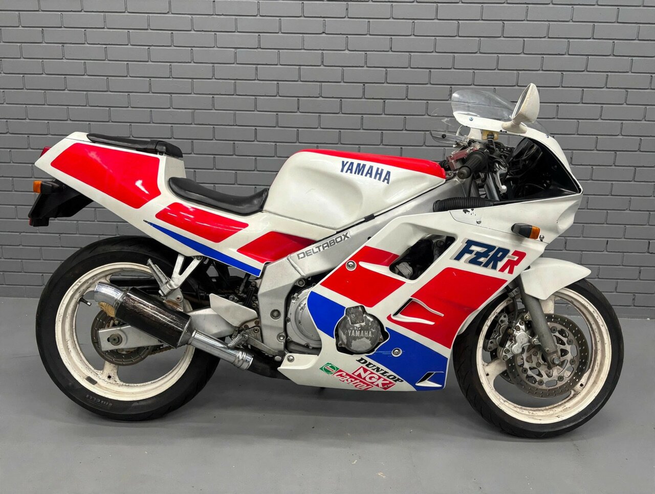 1989 YAMAHA FZR250R ROAD