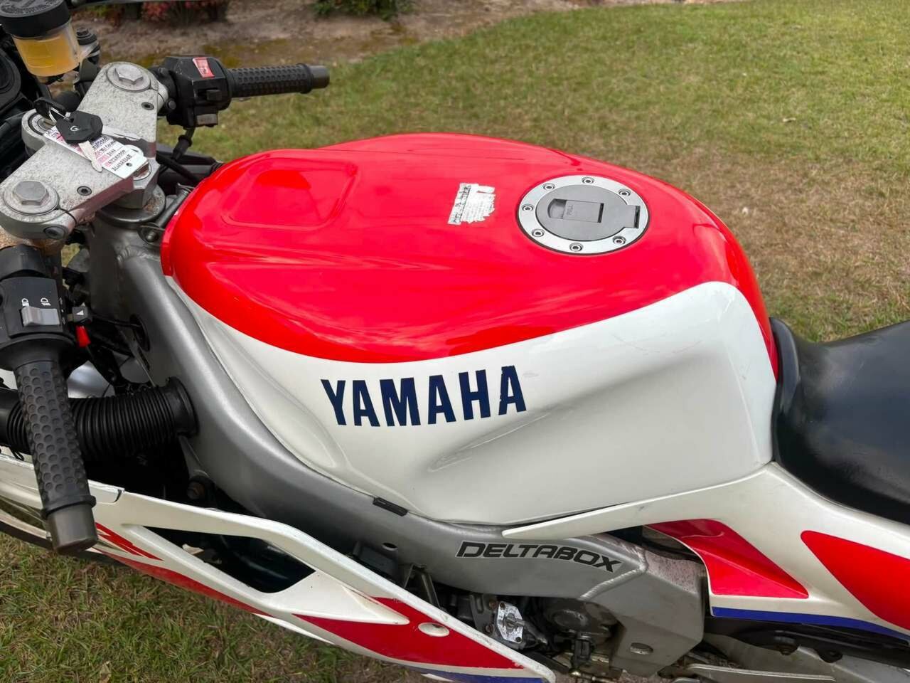 1989 YAMAHA FZR250R ROAD