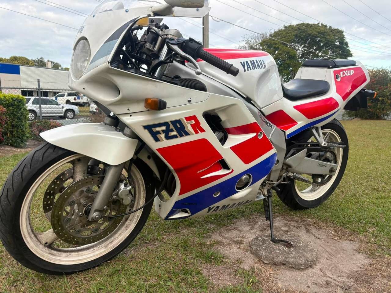 1989 YAMAHA FZR250R ROAD