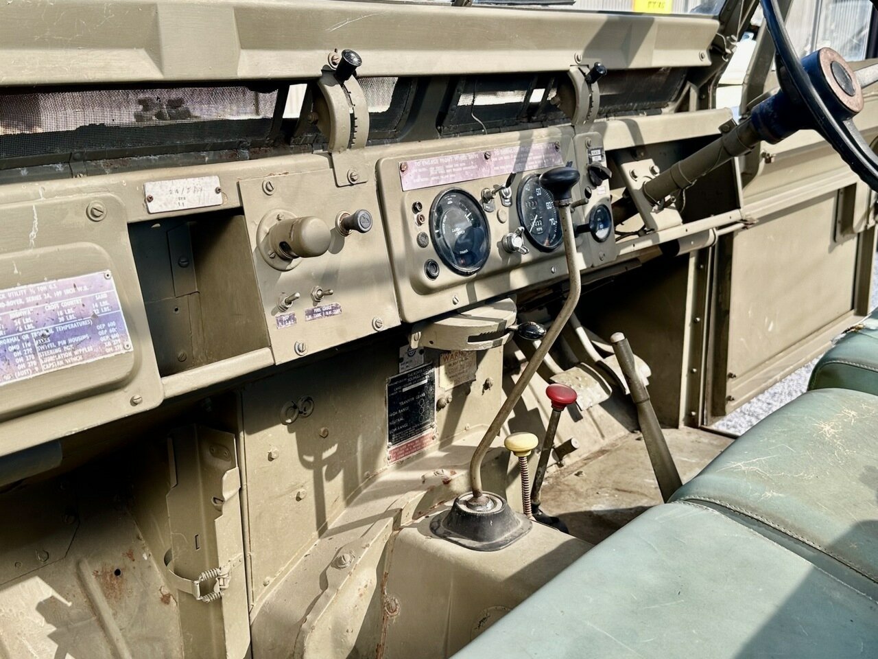 1968 LAND ROVER SERIES IIA 4 SP MANUAL 2D UTILITY