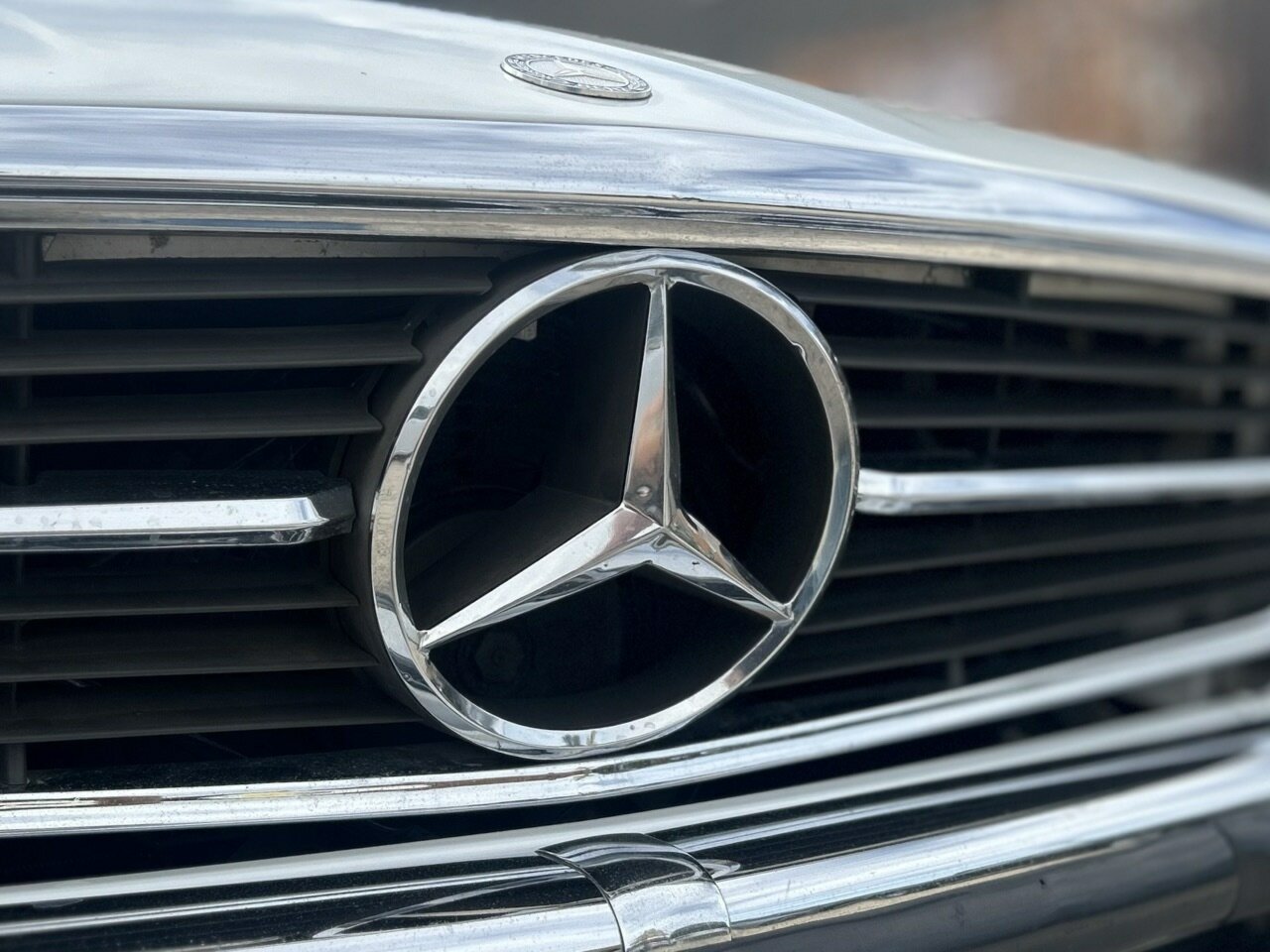 1982 MERCEDES-BENZ 380 SL COUPE