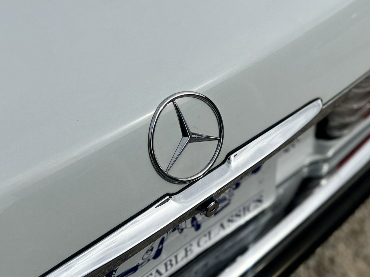 1982 MERCEDES-BENZ 380 SL COUPE