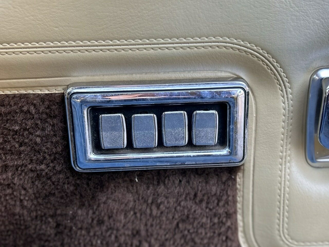 1977 CHRYSLER REGAL CL SE 3 SP AUTOMATIC 4D SEDAN
