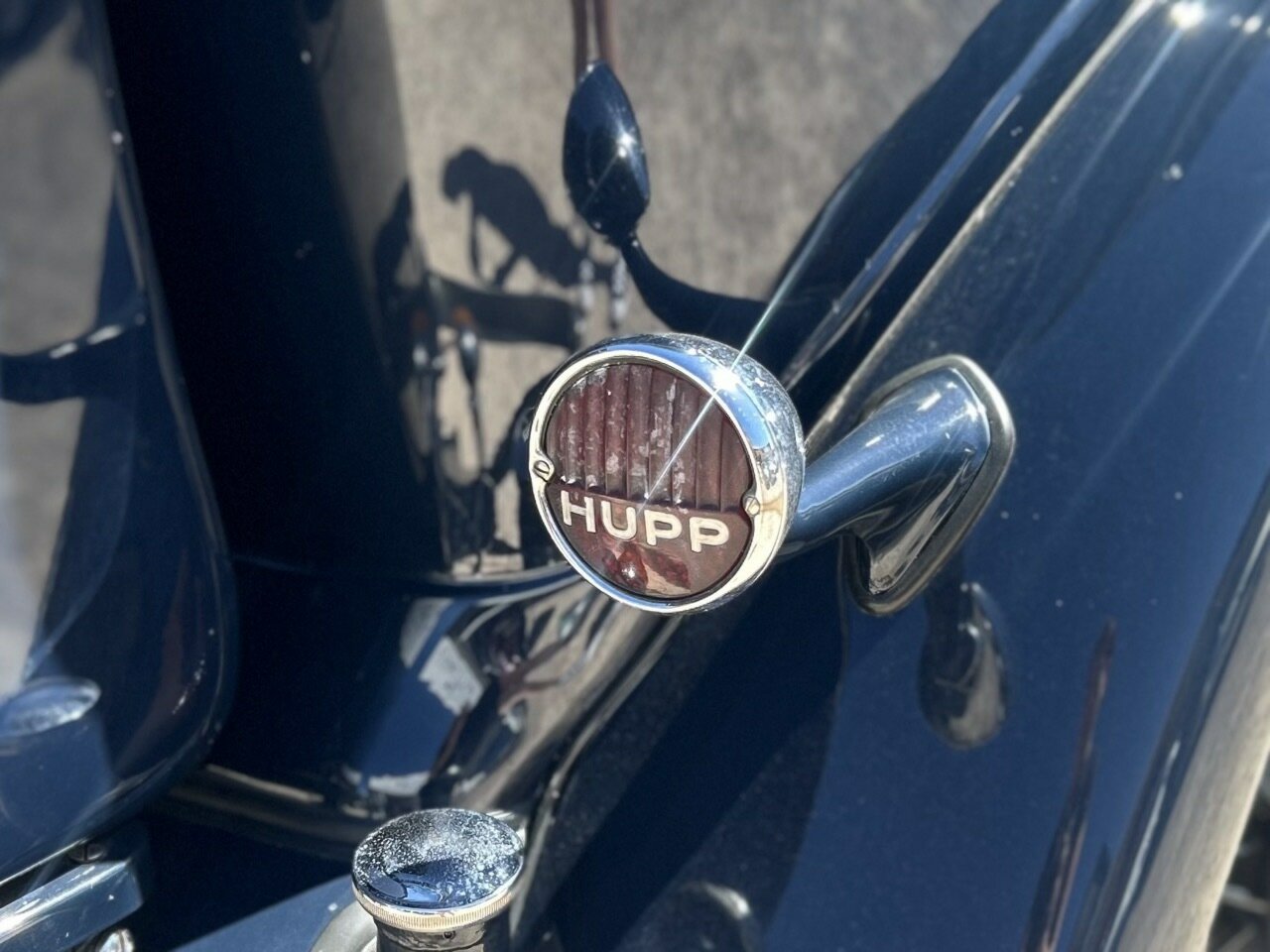 1933 HUPMOBILE DELUXE SEDAN