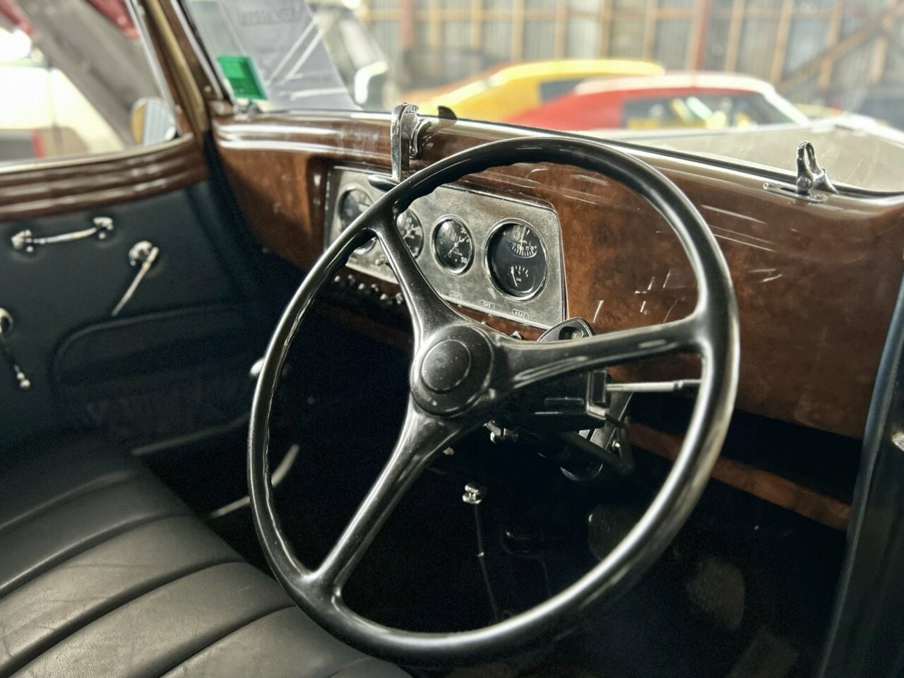 1933 HUPMOBILE DELUXE SEDAN
