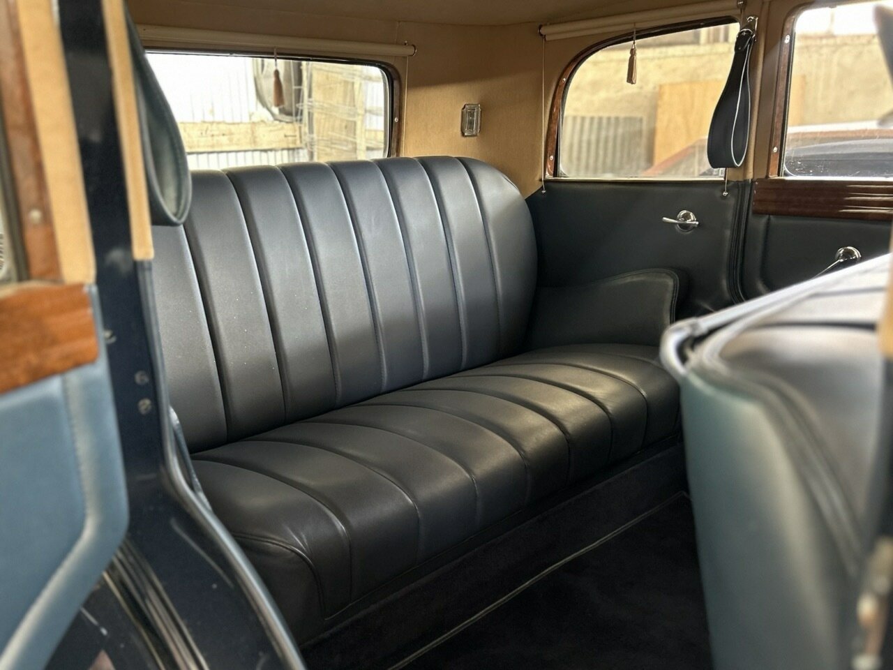 1933 HUPMOBILE DELUXE SEDAN