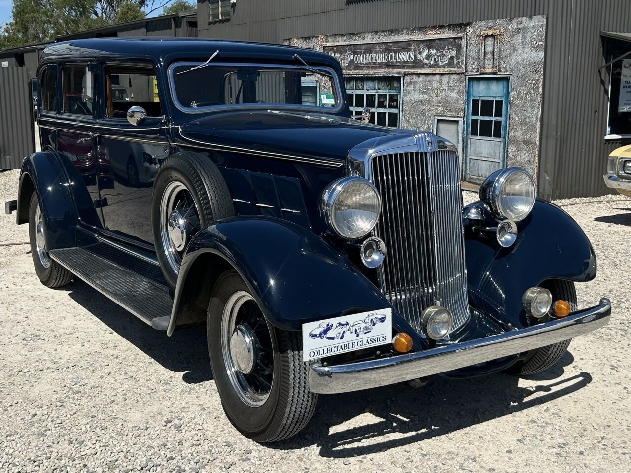 1933 HUPMOBILE DELUXE SEDAN