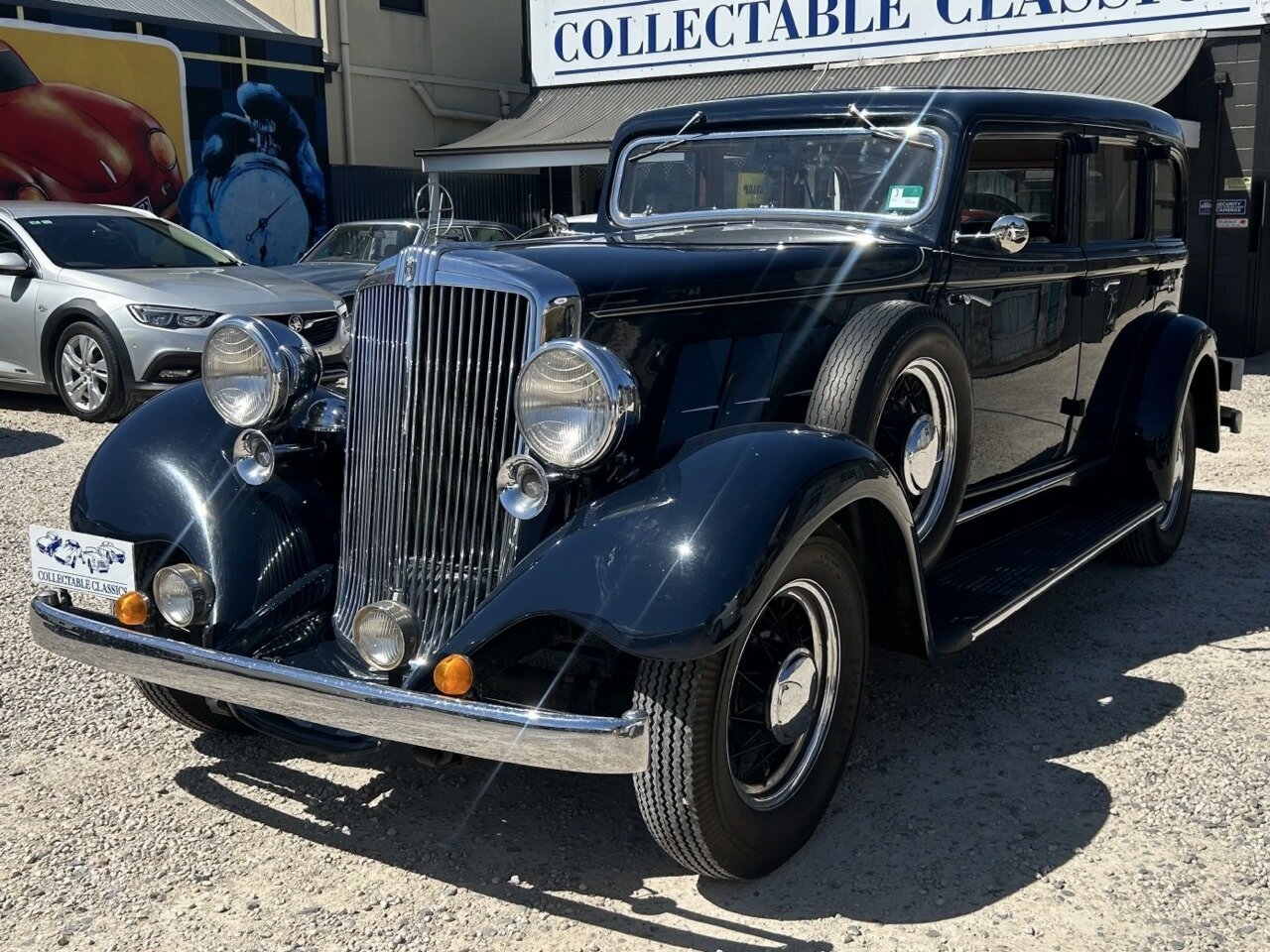 1933 HUPMOBILE DELUXE SEDAN