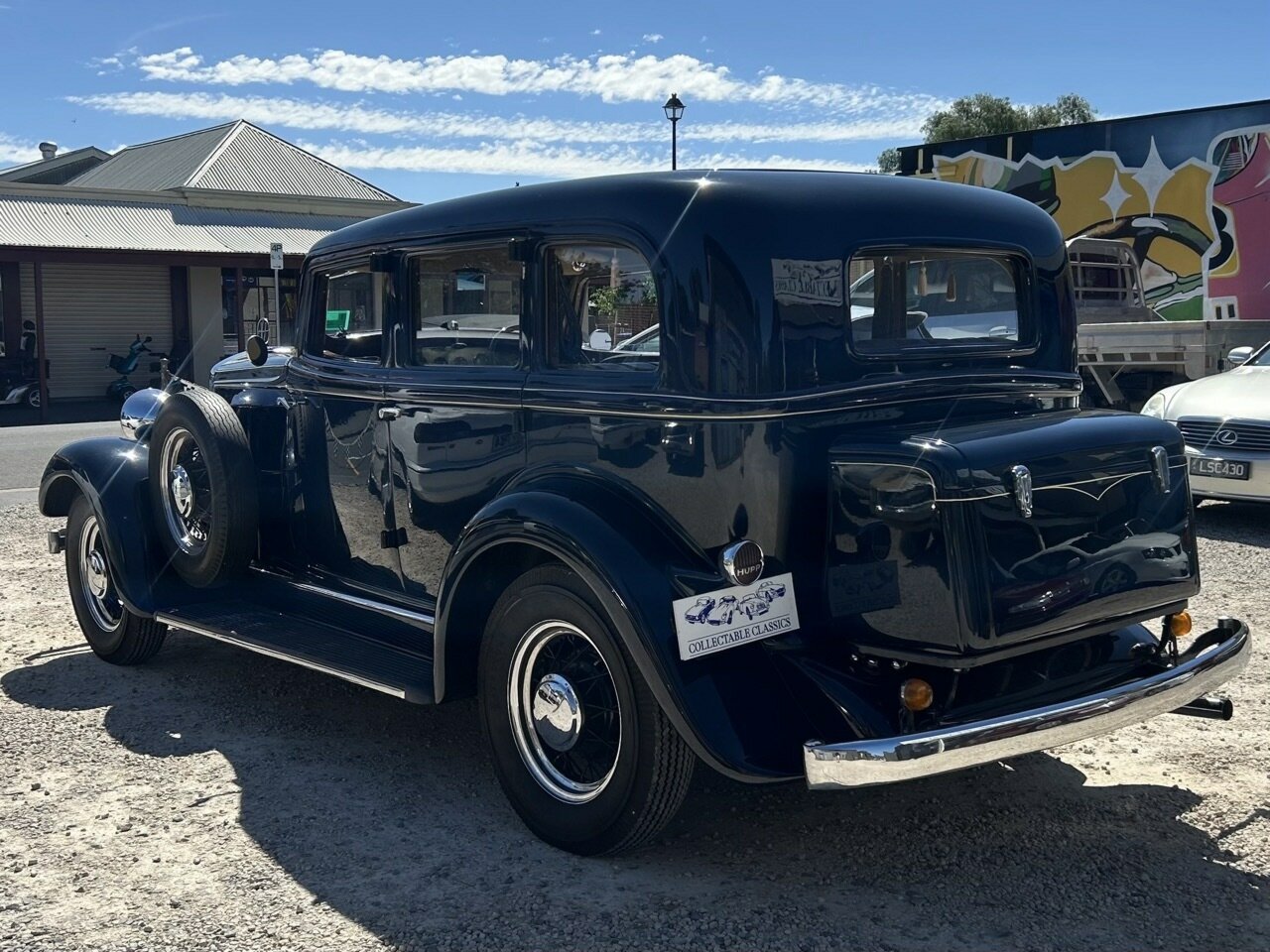1933 HUPMOBILE DELUXE SEDAN