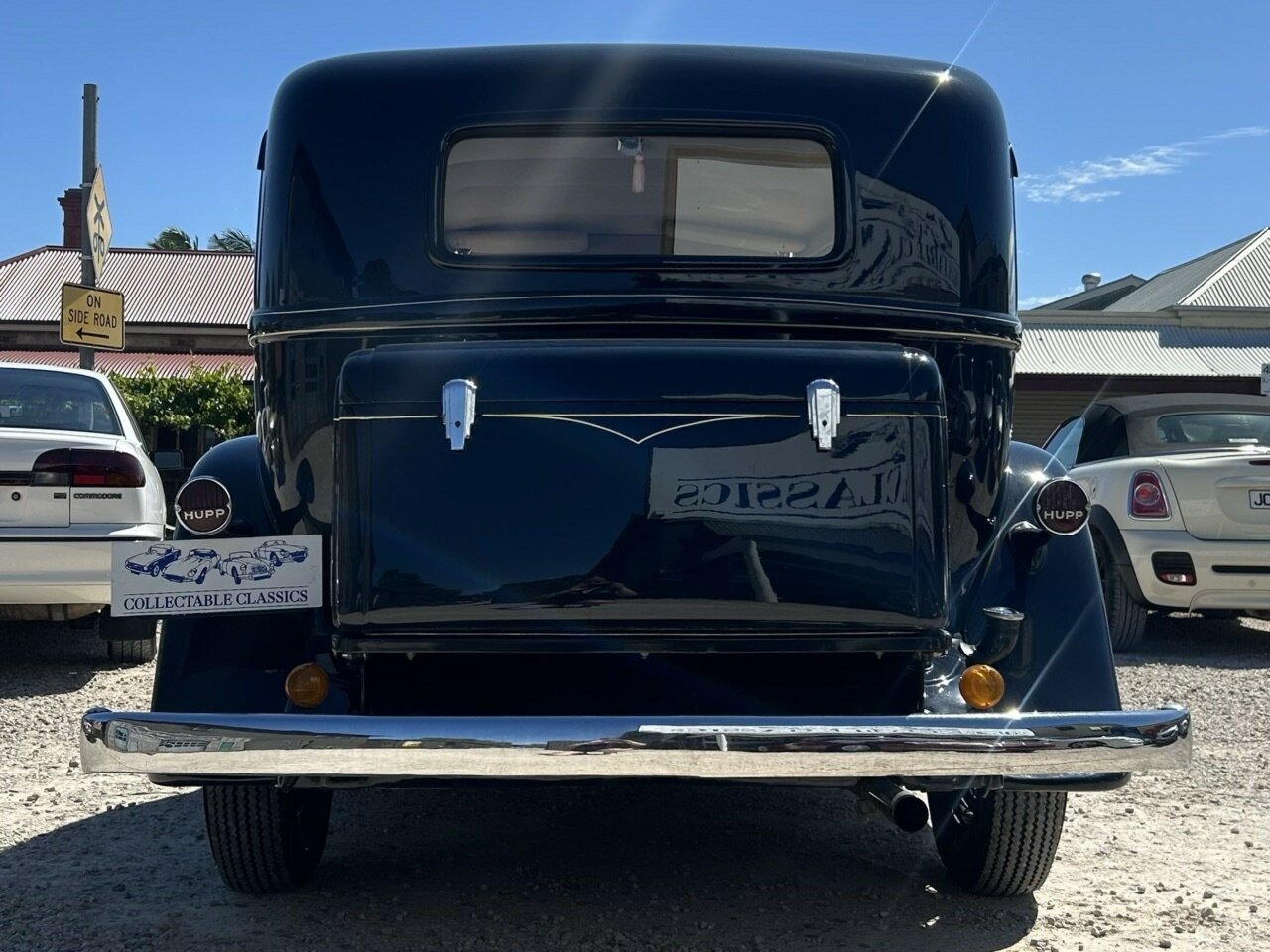 1933 HUPMOBILE DELUXE SEDAN