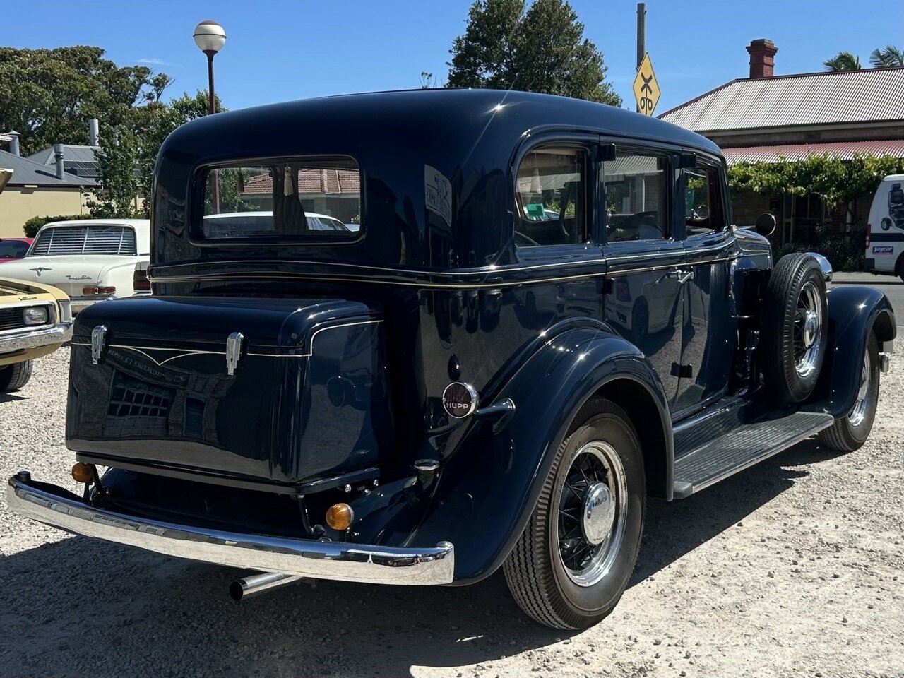 1933 HUPMOBILE DELUXE SEDAN