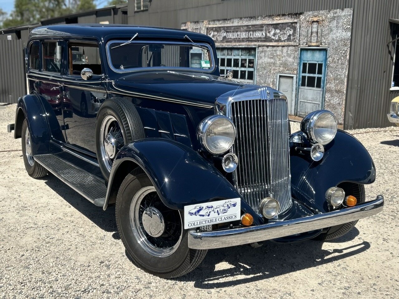 1933 HUPMOBILE DELUXE SEDAN