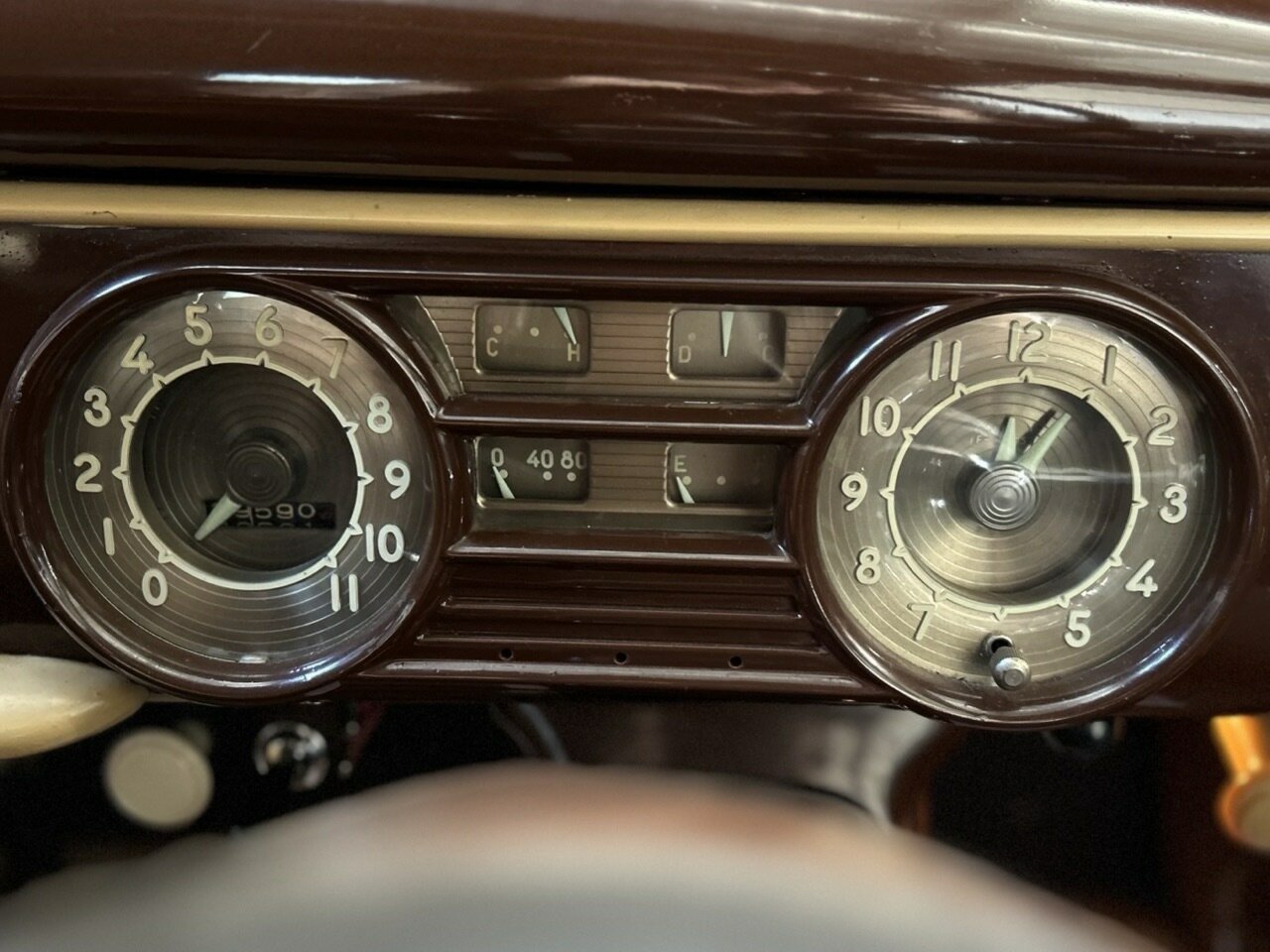 1948 PACKARD DELUXE EIGHT SEDAN