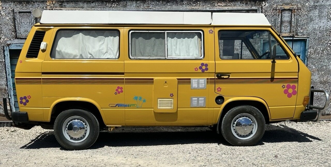 1982 VOLKSWAGEN TRANSPORTER KOMBI 4 SP MANUAL WINDOW VAN