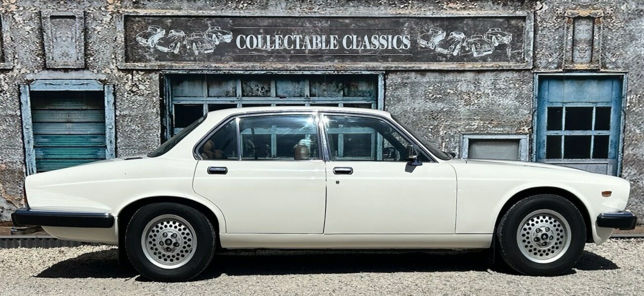 1981 DAIMLER SOVEREIGN SER III 4.2 3 SP AUTOMATIC 4D SEDAN