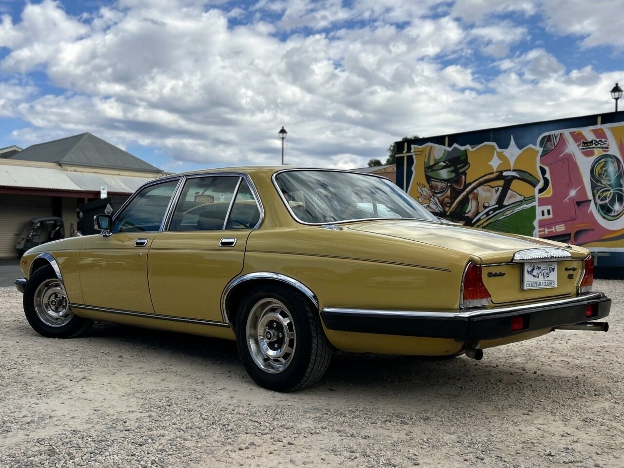 1981 DAIMLER SOVEREIGN SER III 4.2 3 SP AUTOMATIC 4D SEDAN