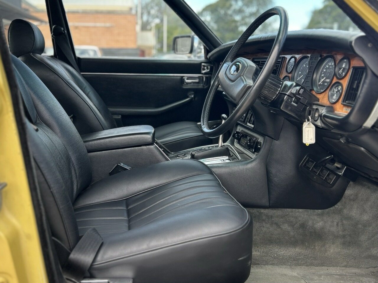 1981 DAIMLER SOVEREIGN SER III 4.2 3 SP AUTOMATIC 4D SEDAN