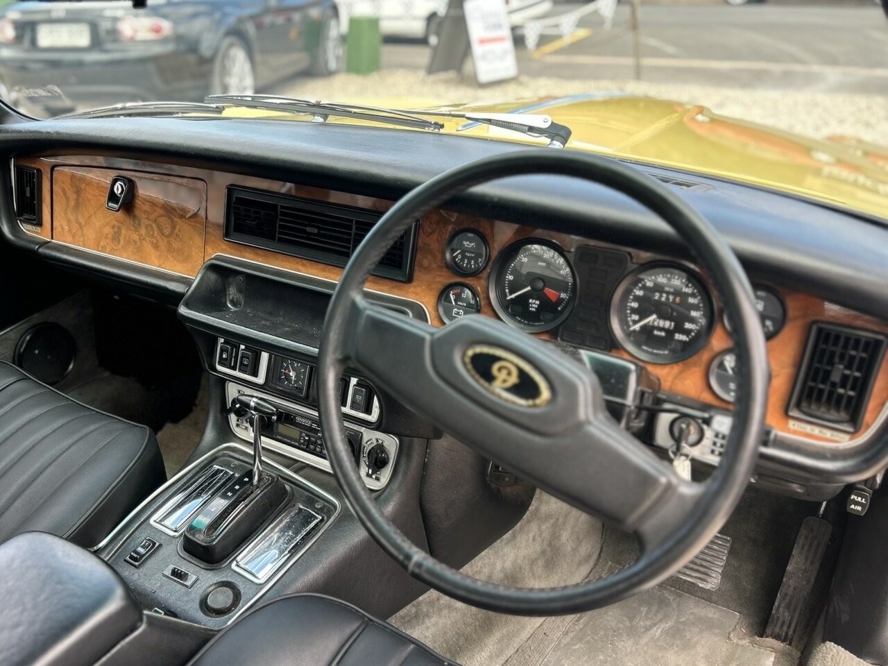 1981 DAIMLER SOVEREIGN SER III 4.2 3 SP AUTOMATIC 4D SEDAN